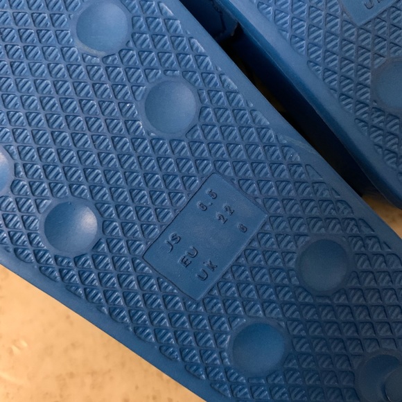 Toddler boy Blippi Excavator Sandals size 5-6c - Picture 2 of 4